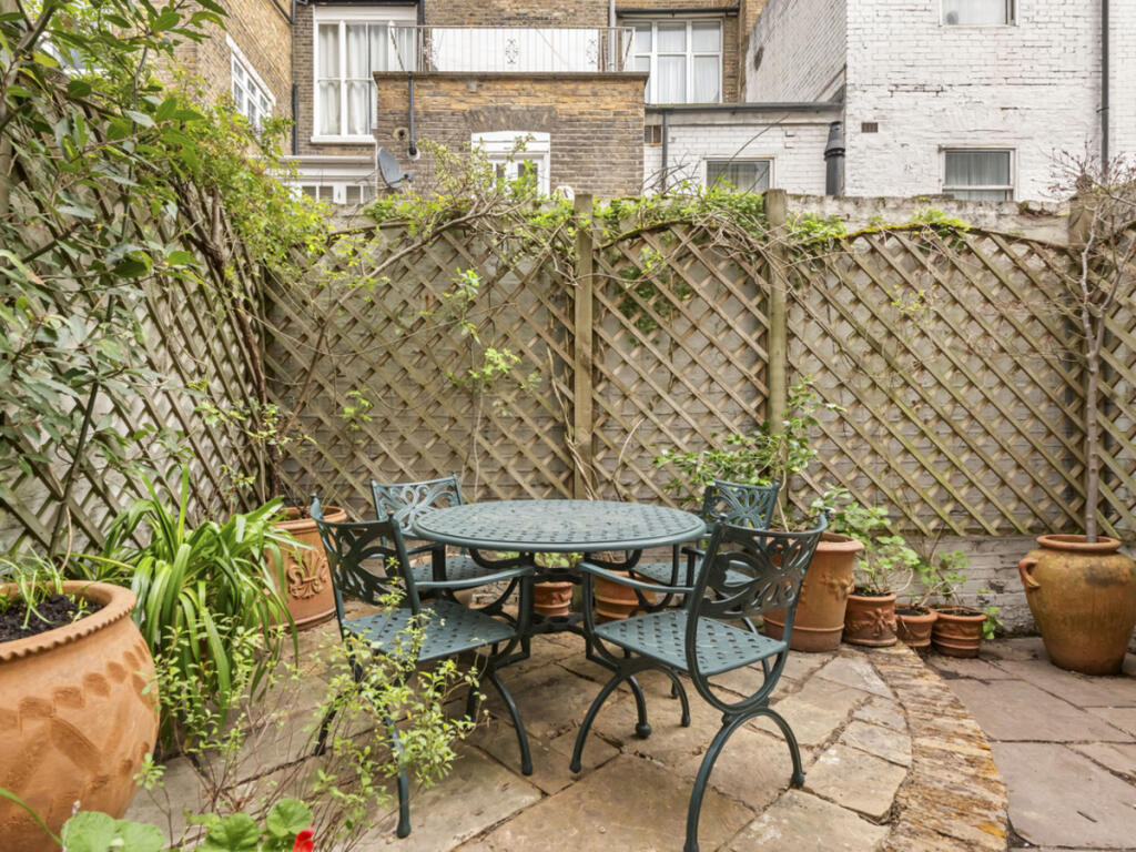 House in London - View 5
