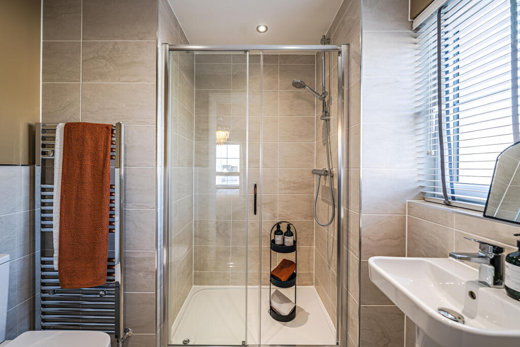 House in Braintree, Kelvedon - More