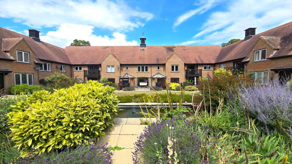 2-bed house on Hildesley Court, East Ilsley, Newbury, RG20 7LA, £220,000