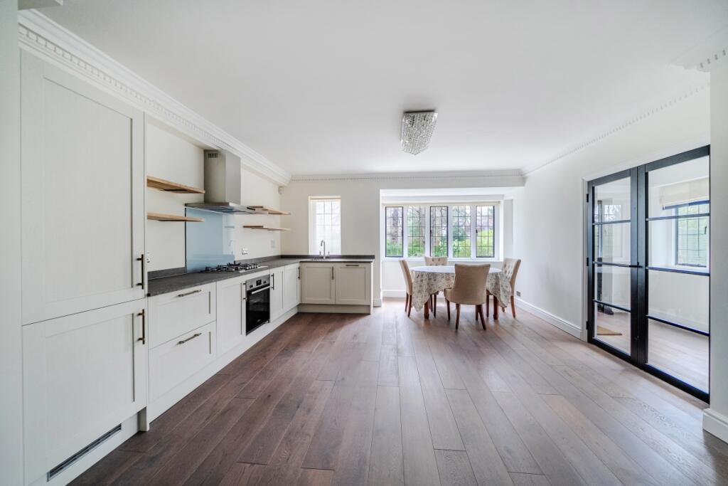 House in London - View 2