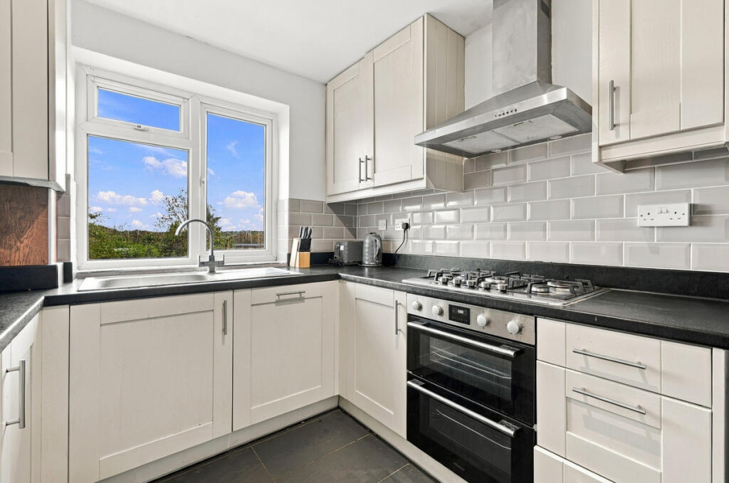 Apartment in Ilford - View 4