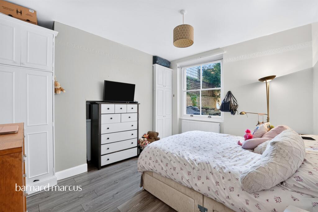Apartment in London - More