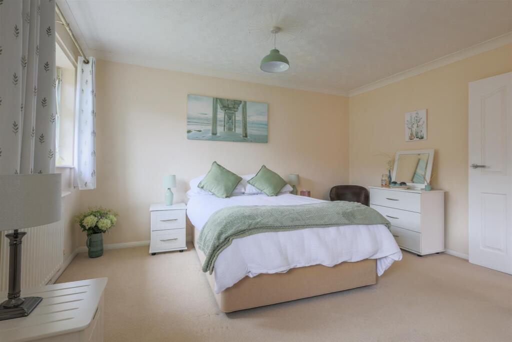 Ullswater Drive, Cheadle photo 5