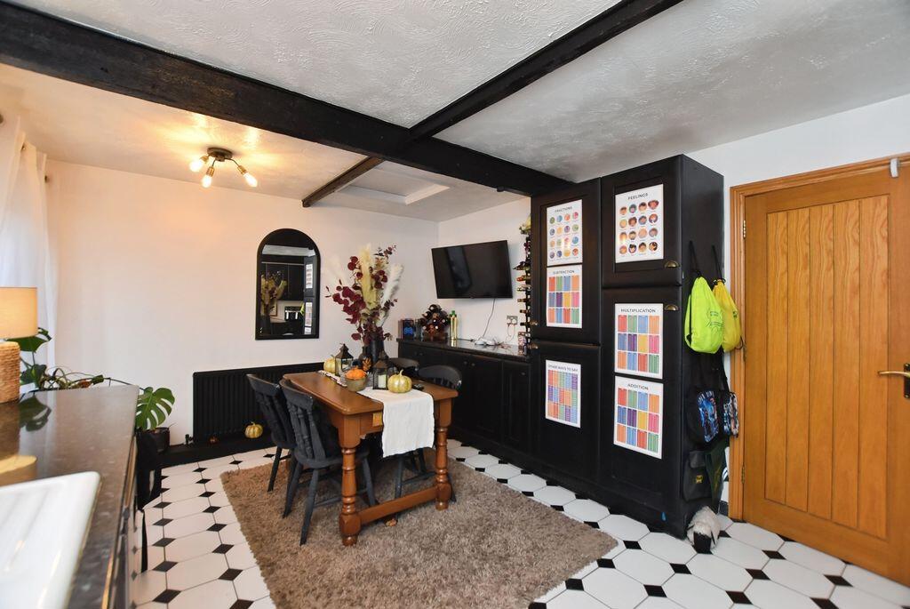 Kings Stables, Upper Woodford                ***VIDEO TOUR*** photo 2