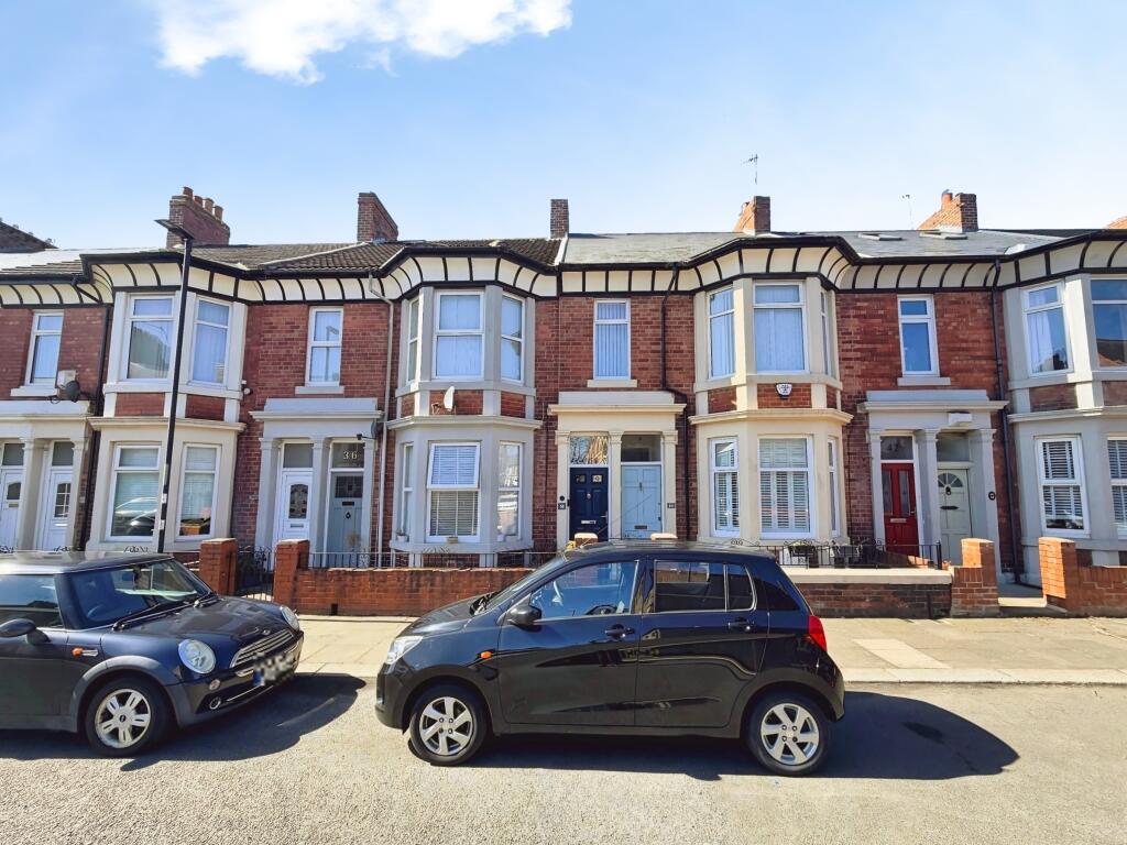 2-bed flat on Cleveland Avenue, North Shields, NE29 0NU, £140,000