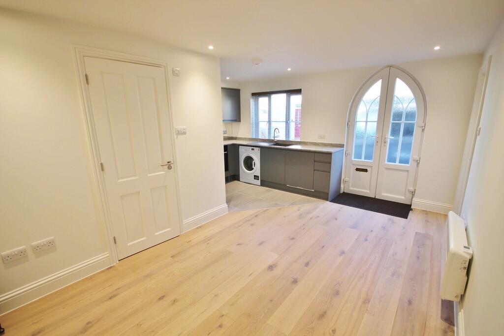 Apartment in Cambridge - View 4