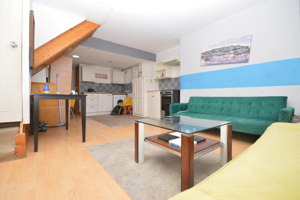 1 bedroom maisonette for rent