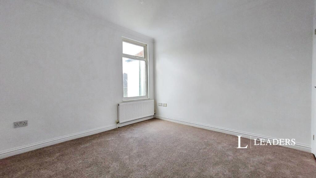 Apartment in Southend-on-Sea - View 5