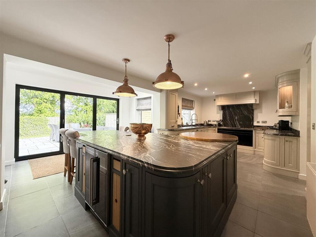 House in Huddersfield, Skelmanthorpe - View 2