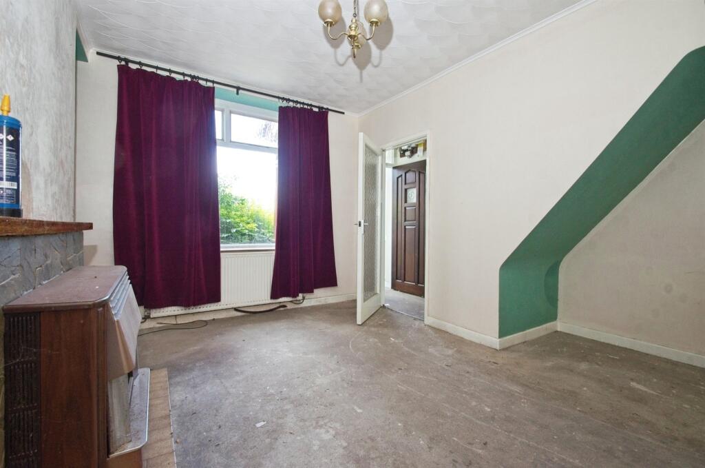 Dan-Y-Coedcae Road, Pontypridd photo 3