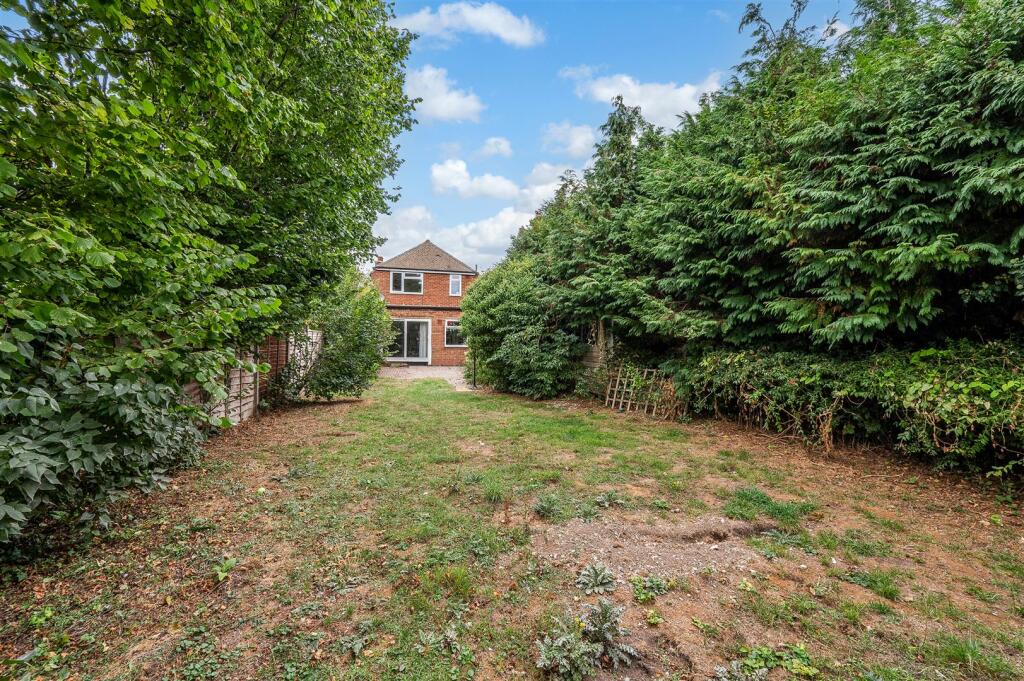 House in Sutton - View 4