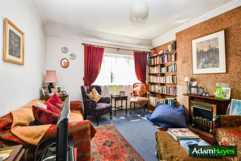 Holdenhurst Avenue, North Finchley, N12 photo 2