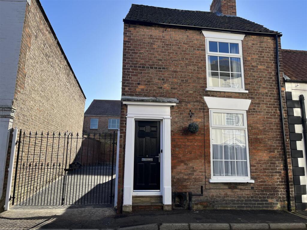 Main image of property: Chequergate, Louth