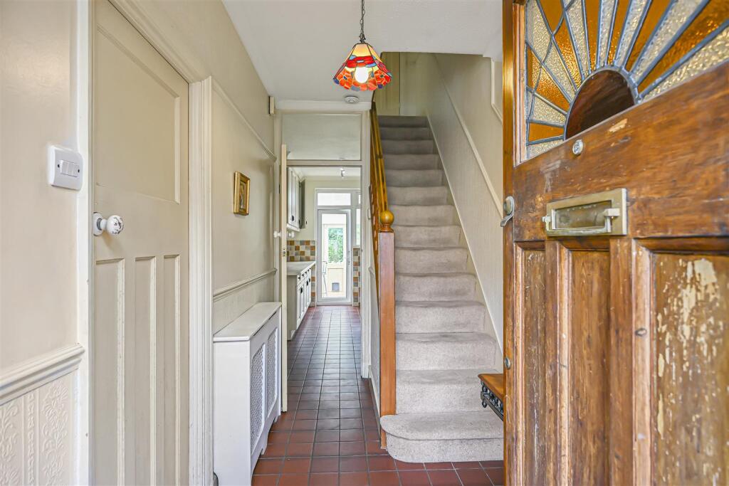House in London, Chapel End, Highams Park - View 4