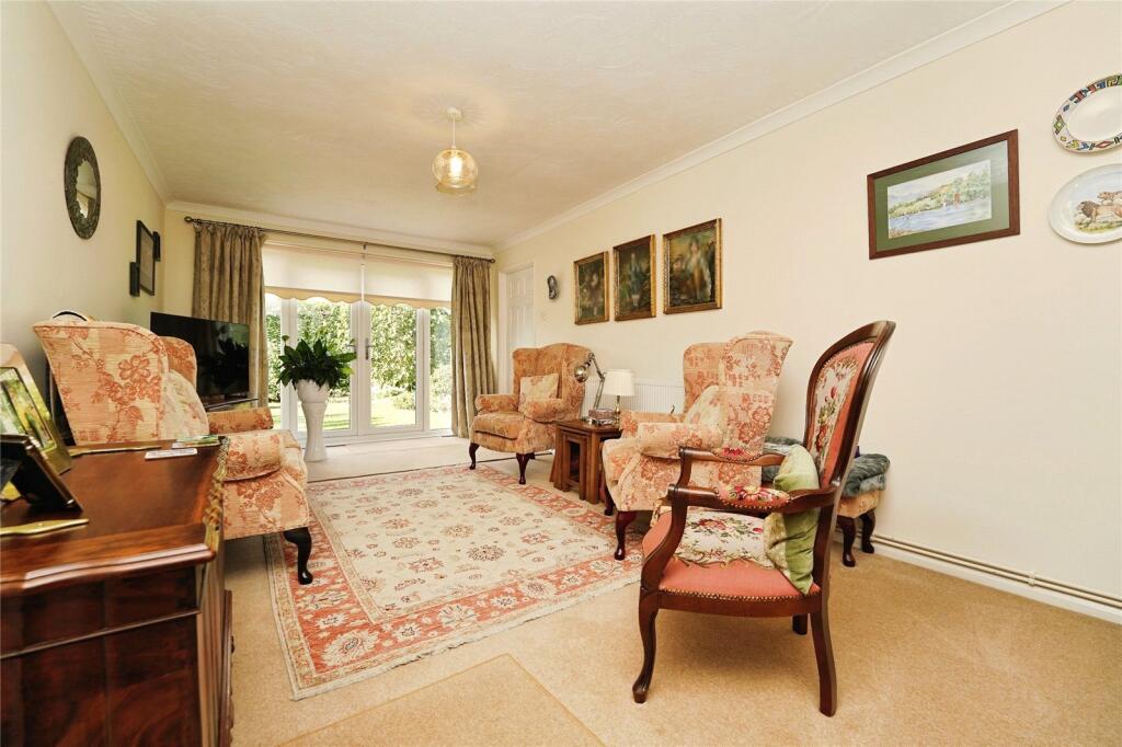 House in Gloucester - View 5