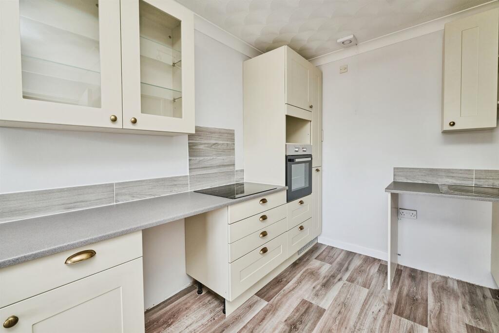 Apartment in Peterborough, Orton Longueville - View 3