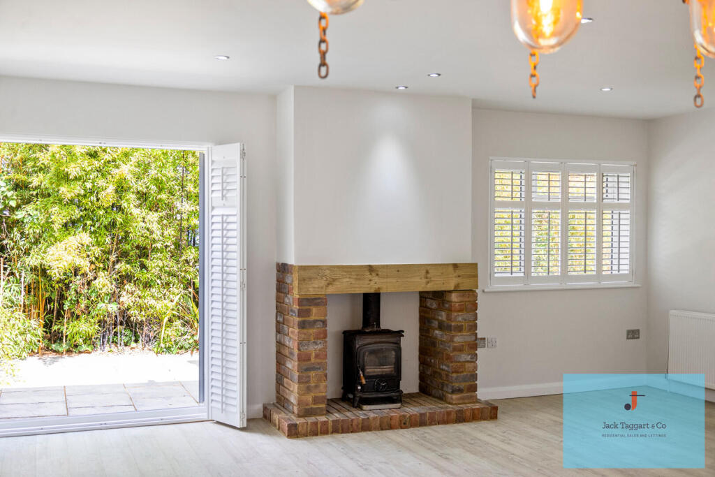 House in Brighton, Patcham, Hollingbury - More