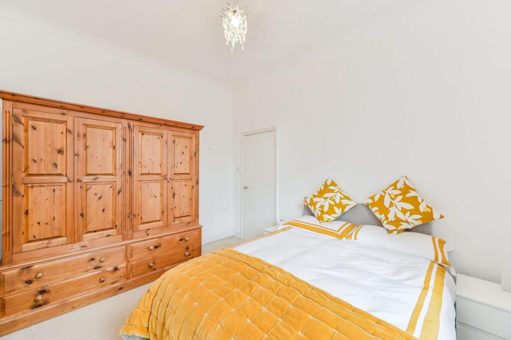 1 bedroom maisonette for rent