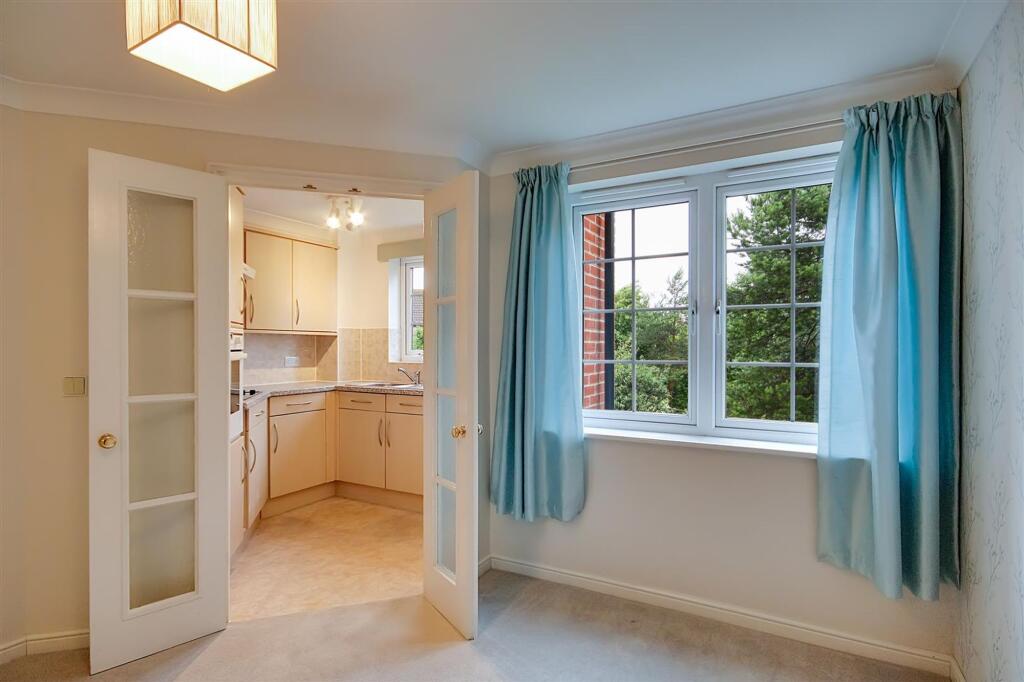 Apartment in Brighton - View 4