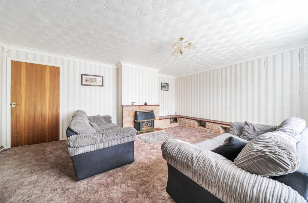 Burghclere Road, Havant, Hampshire, PO9 photo 2