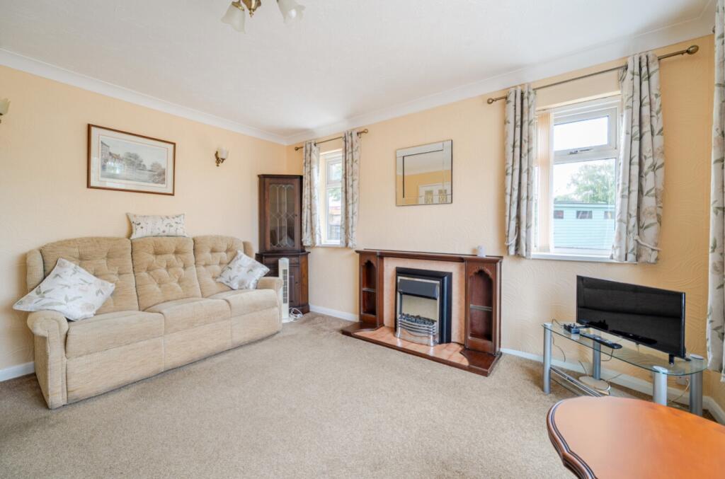 House in Spalding, Clay Lake - More