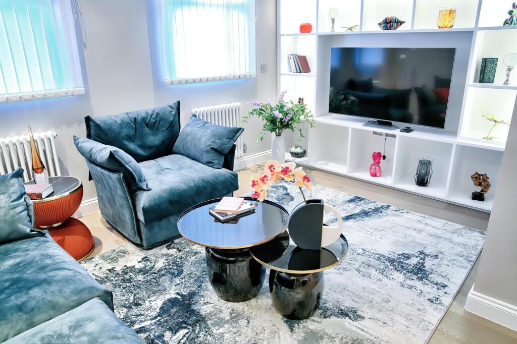 Main image of property: CR0 1EJ