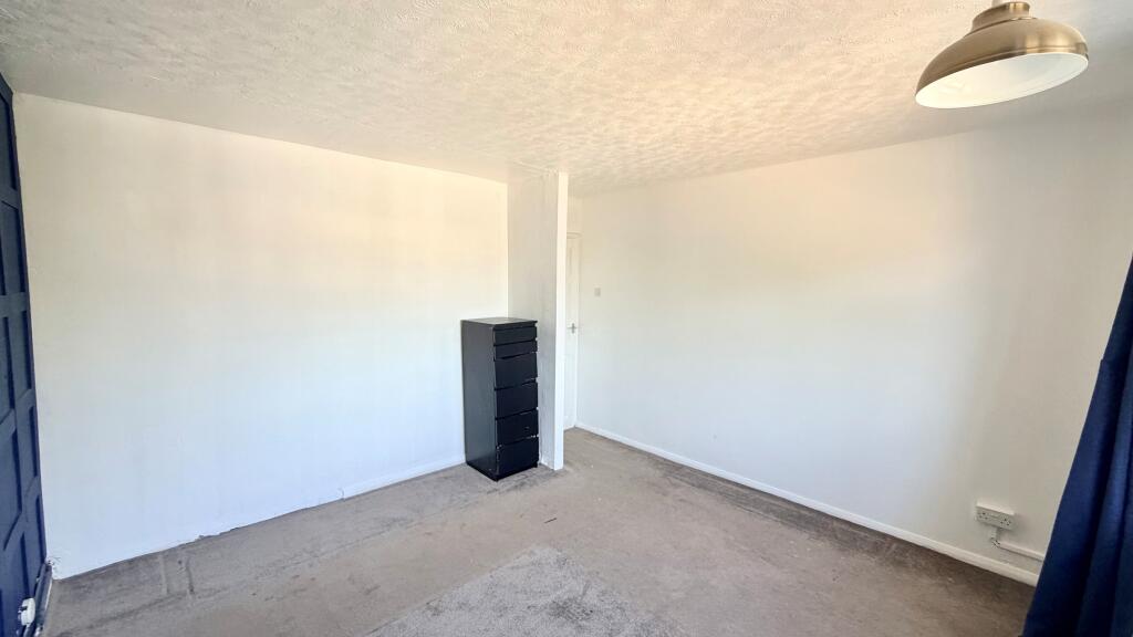 Apartment in Romford - View 4