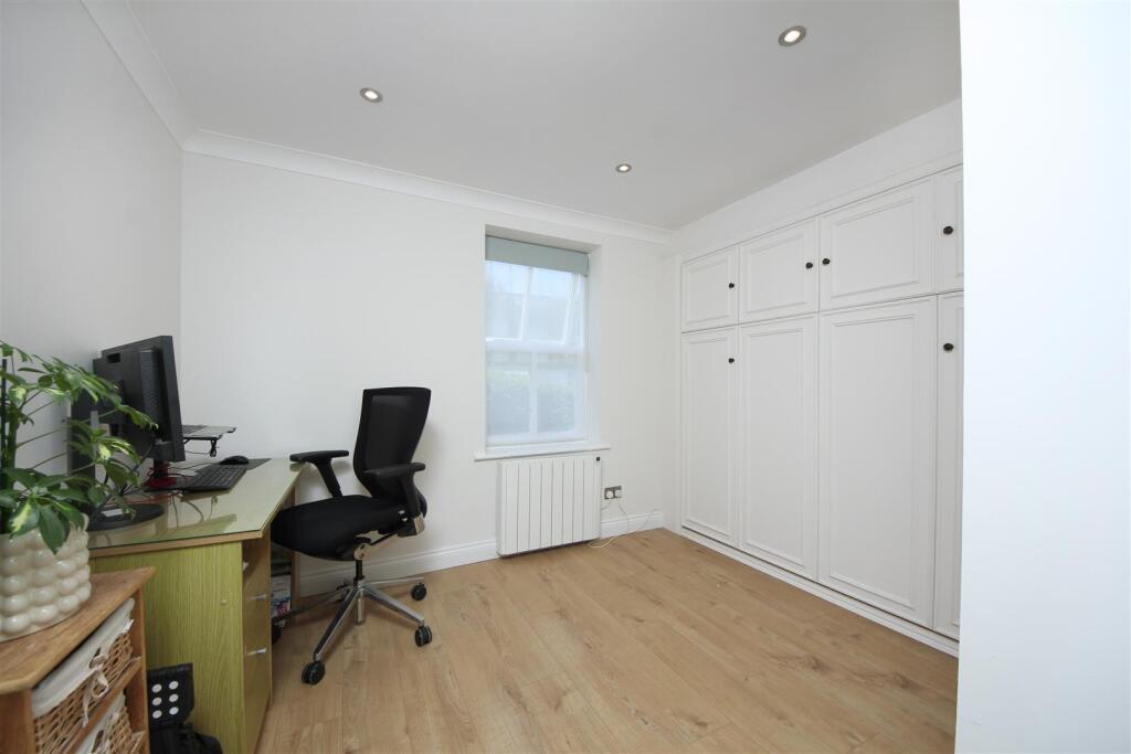 Apartment in London - More