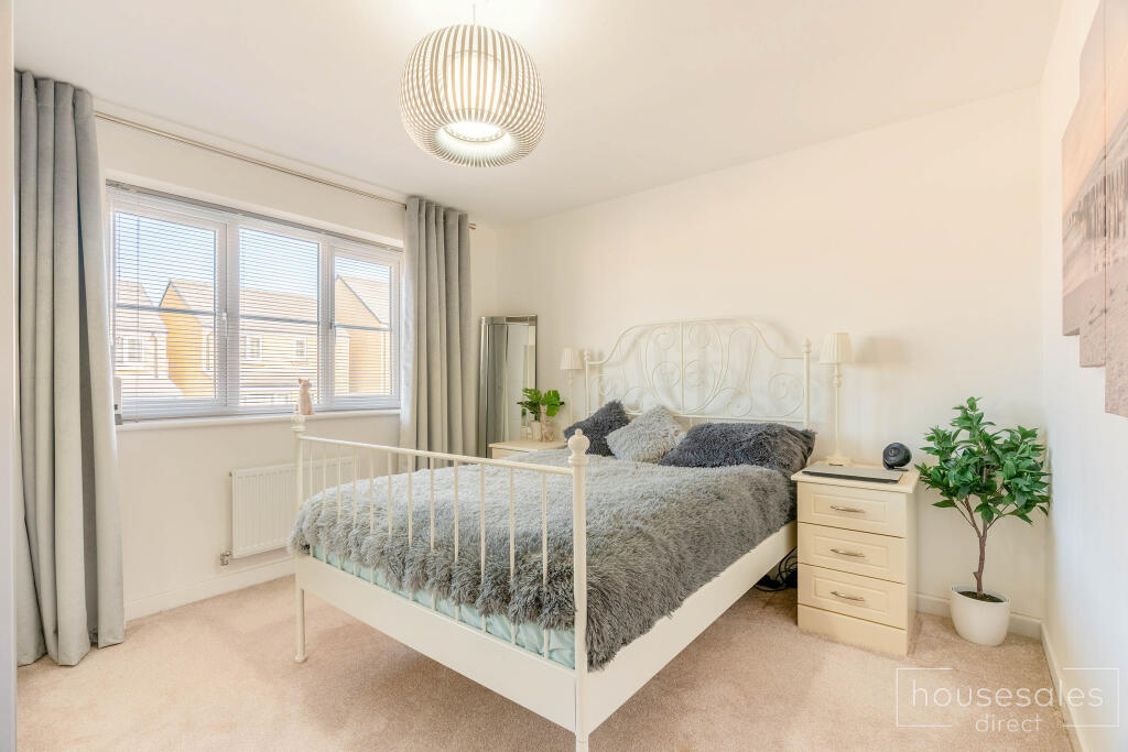 House in Pendle, Colne - More