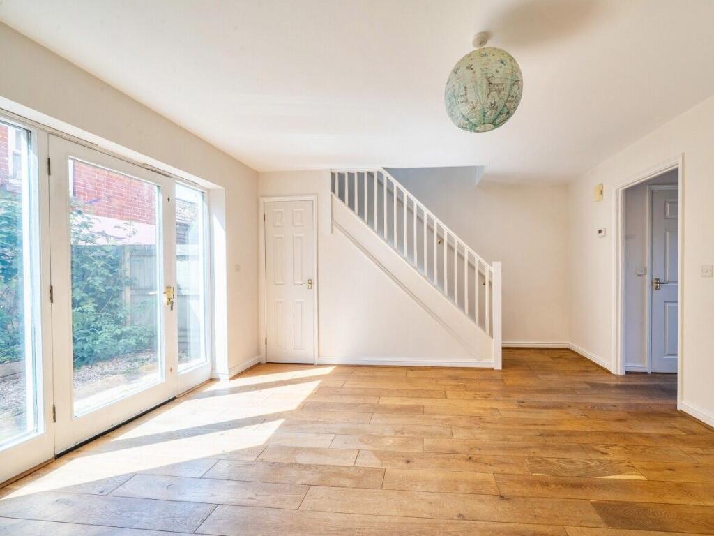House in Glastonbury, Somerset - More