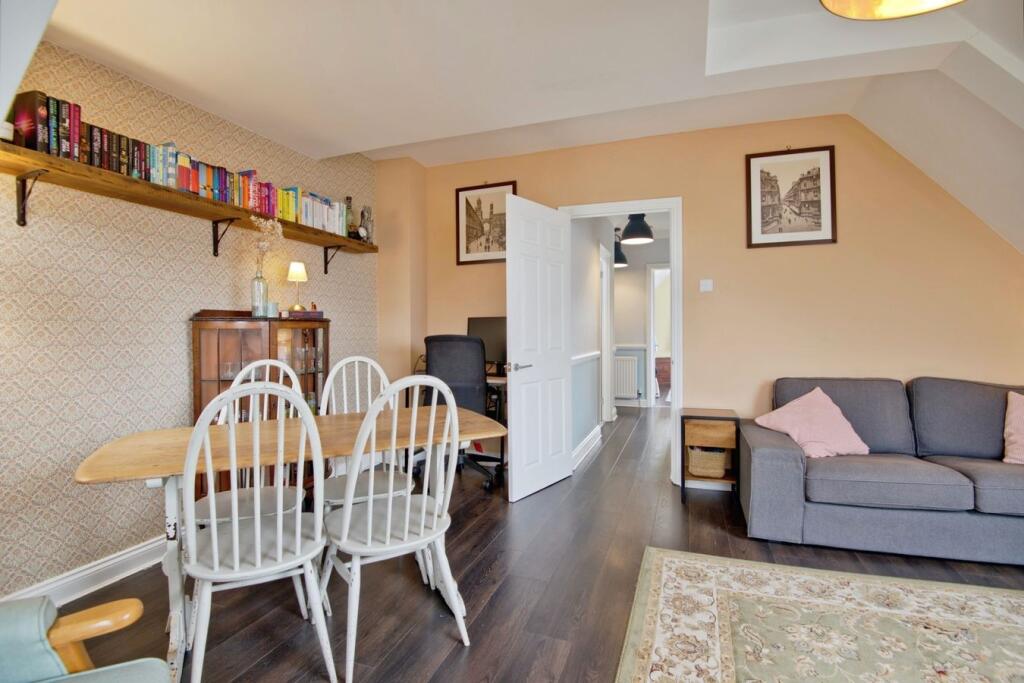 Apartment in Southend-on-Sea - View 5