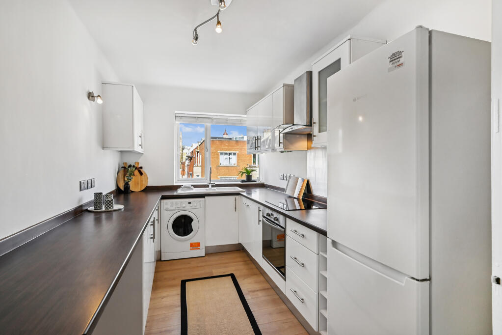 Apartment in London, Brompton - View 3