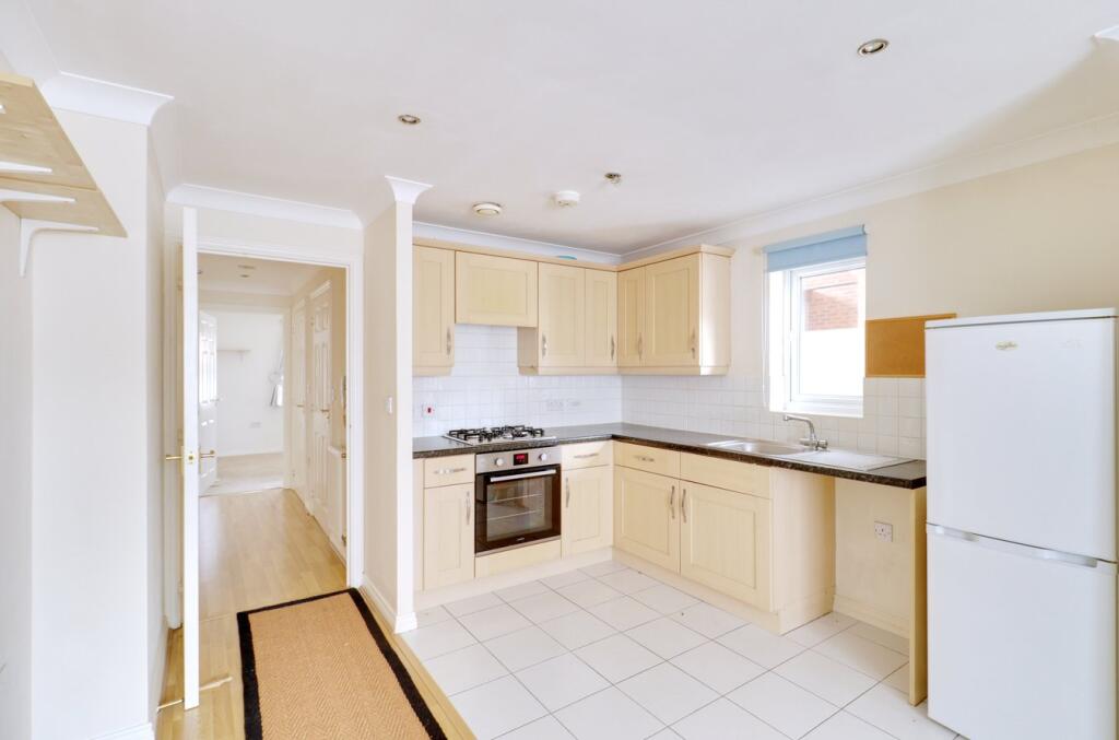 Capstan Drive, Rainham, RM13 photo 3