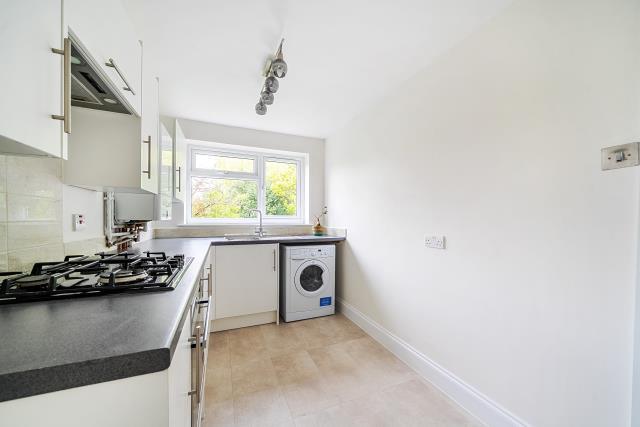 Apartment in Newbury, West Berkshire - View 5