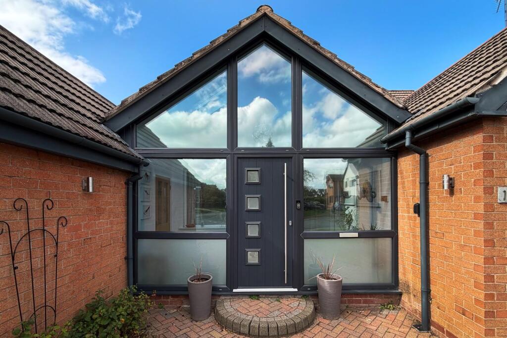 Winmarith Drive, Hale Barns photo 3