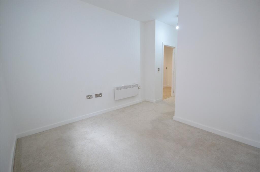 Apartment in Manchester, Miles Platting - View 4