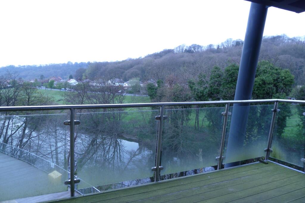 Apartment in Bradford, Shipley - View 4