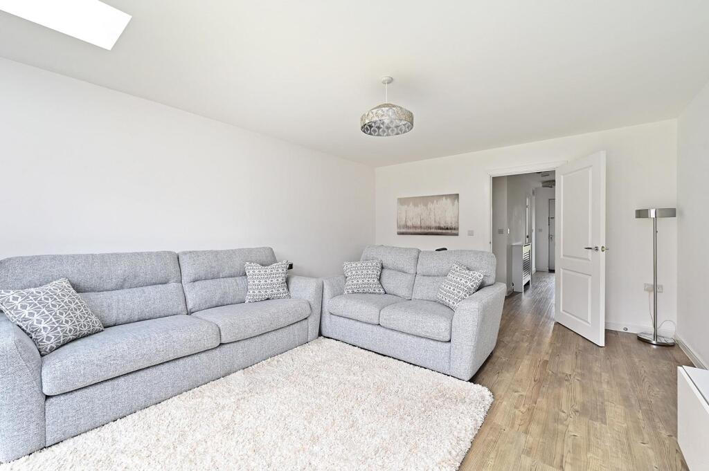 House in Basingstoke and Deane, The Fairways, Kempshott Park - View 4