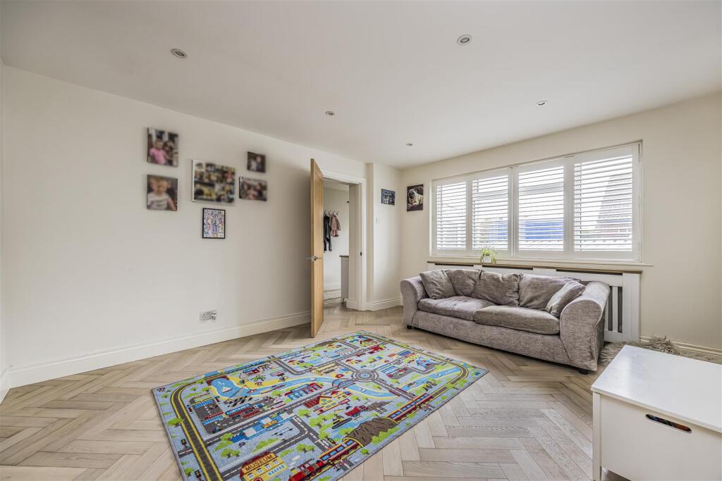 House in Chichester, Southbourne - View 4