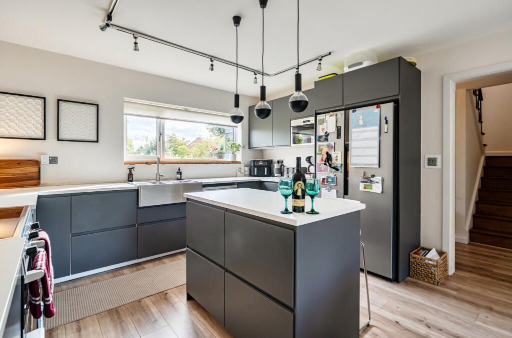 House in Swindon, Langton Park, Thorney Park - More