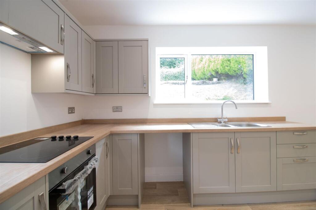 House in Newport, Abercarn - View 4