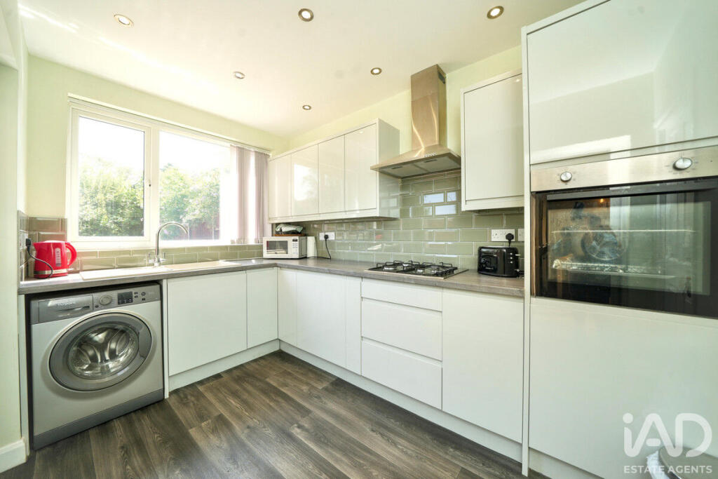 House in Dudley, Hursthill - More