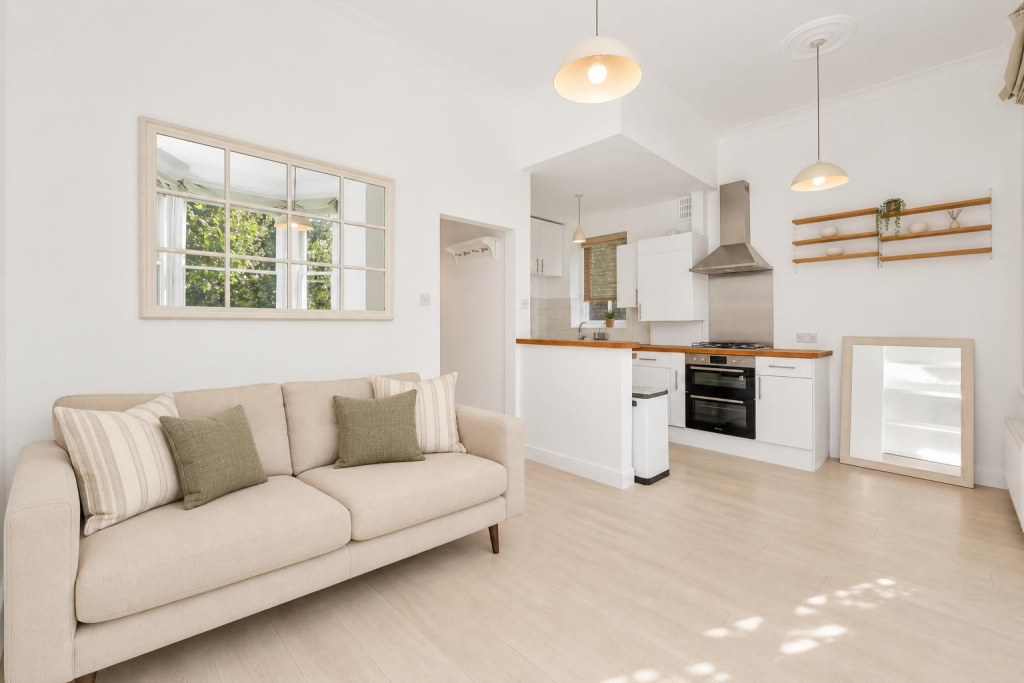 Apartment in London - View 5