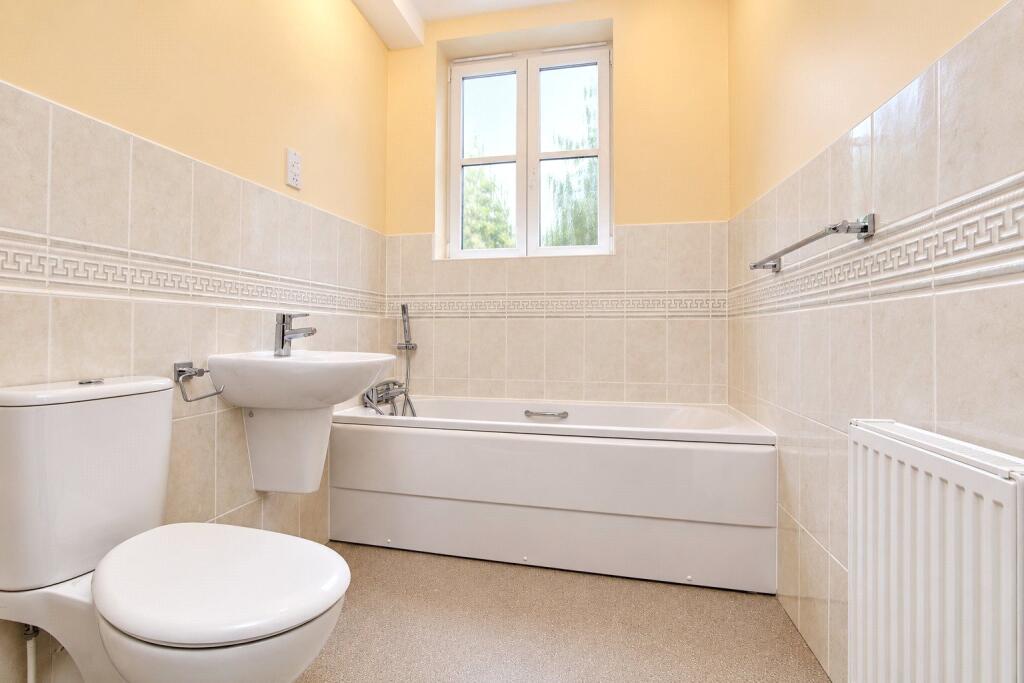 Apartment in East Hampshire, Petersfield - More