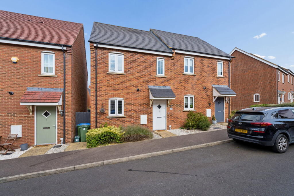 House in Pitstone, Castlemead