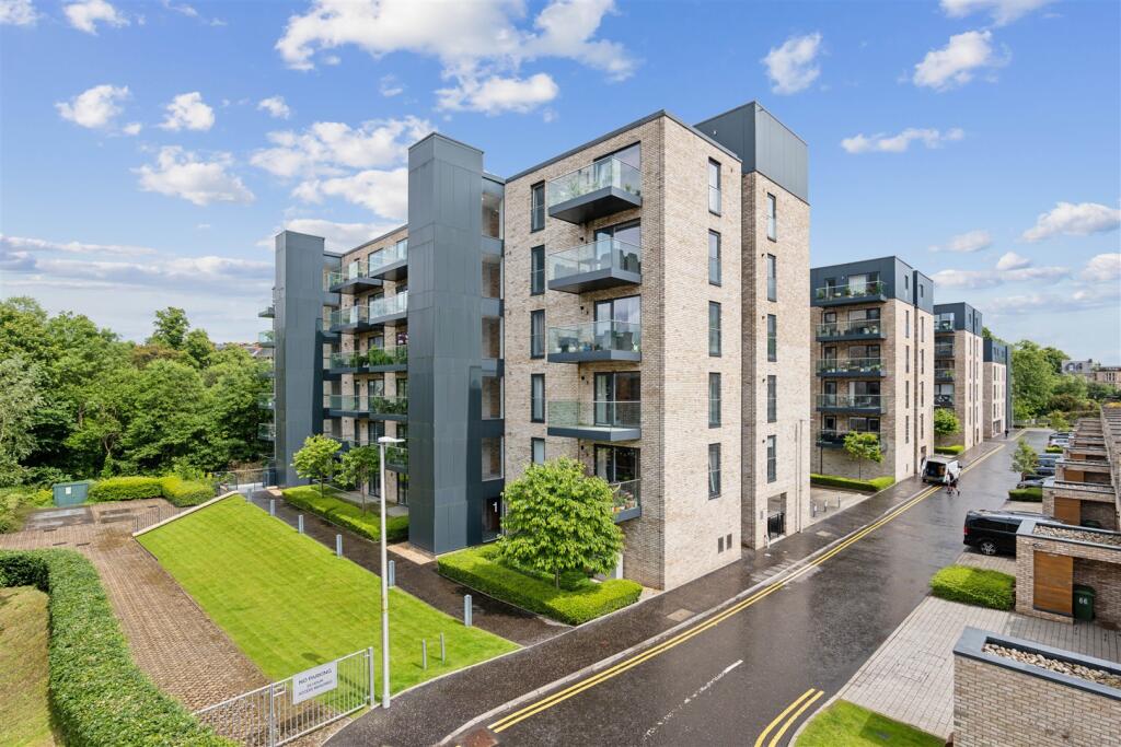 Main image of property: 1/1 1 Hamilton Gardens, Botanics, G12 8BD