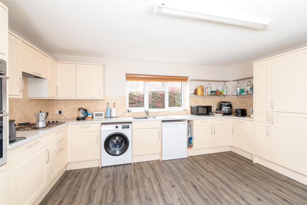 Wolverton Road, Castlethorpe, Milton Keynes, Buckinghamshire, MK19 - View 2