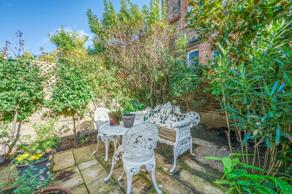 House in London - View 5