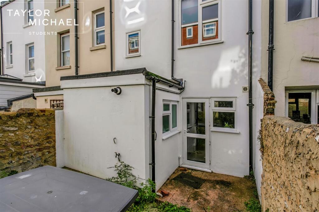 4 bedroom terraced house for rent