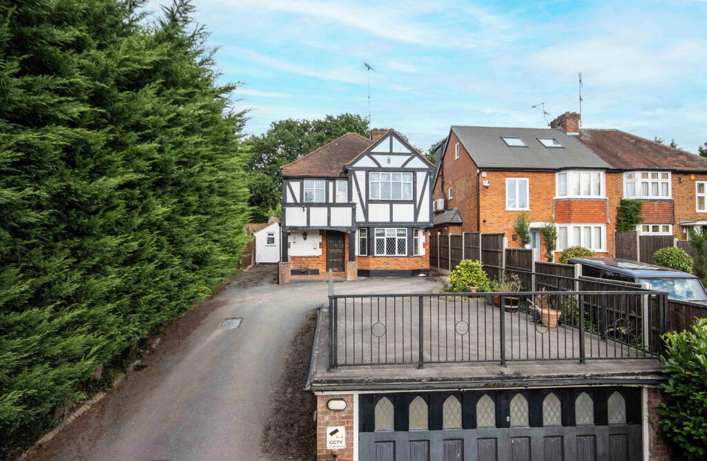Main image of property: Amersham Road, Chalfont St Peter, SL9